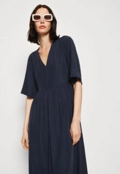 Marc O'Polo DRESS FEMININE SHAPE V NECK WING SLEEVES - Maxikleid - Deep Blue Sea -Damenbekleidungsgeschäft 0834b5c6fd604b1899fbdf952f2638ff