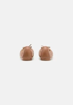 Pier One LEATHER - Klassischer Ballerina - Cognac 11 Pier One LEATHER - Klassischer Ballerina - Cognac -Damenbekleidungsgeschäft 0917b16973334ac3a046d1e114212bd0