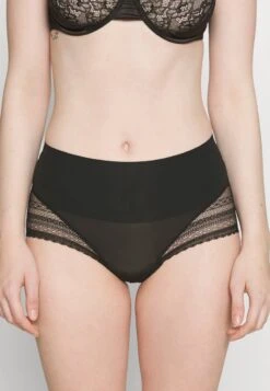 Spanx UNDIE-TECTABLE ILLUSION LACE HI-HIPSTER - Shapewear - Very Black -Damenbekleidungsgeschäft 19be381d35ef47d7b373cd492ae08551 1