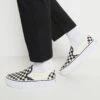 Vans UA CLASSIC SLIP-ON PLATFORM - Slipper - Black/white -Damenbekleidungsgeschäft 4afd760e3b39478ba5d5e34642f4646f