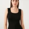 LELA SQUARE NECK LACE DETAILED ATHLETE - Top - Black 2 LELA SQUARE NECK LACE DETAILED ATHLETE - Top - Black -Damenbekleidungsgeschäft 9419b9799d704da9b715bd0fd3ac7d76