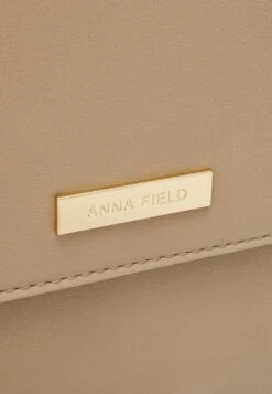 Anna Field Notebooktasche - Tan 11 Anna Field Notebooktasche - Tan -Damenbekleidungsgeschäft a565054d8e2d4f83b963eb734abf3e06