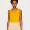 Anna Field Top - Dark Yellow 1 Anna Field Top - Dark Yellow -Damenbekleidungsgeschäft cabbcd249ee64c2e925d5b94c17e4dc3