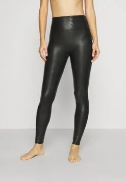 Spanx FAUX LEATHER MOTO LEGGINGS - Leggings - Strümpfe - Black 13 Spanx FAUX LEATHER MOTO LEGGINGS - Leggings - Strümpfe - Black -Damenbekleidungsgeschäft cc168e241a1148cabebdf661ebda73b3