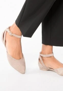 Apple Of Eden SS22-BENY KLASSISCHE - Riemchenballerina - Taupe 9 Apple Of Eden SS22-BENY KLASSISCHE - Riemchenballerina - Taupe -Damenbekleidungsgeschäft d13fee45c5104e57a734653d0209bf61