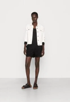 Anna Field Langarmshirt - Black 13 Anna Field Langarmshirt - Black -Damenbekleidungsgeschäft d45c2fa1feaa4ec8960eee067d2d6359